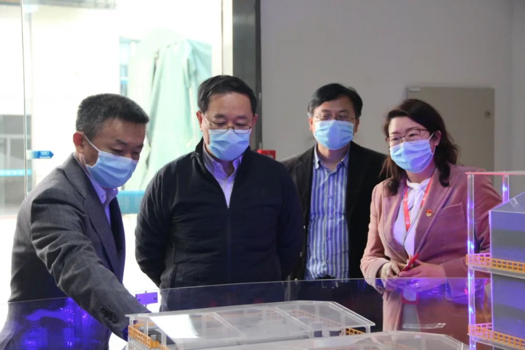 金沙检测线路js69科技研制出的纳米膜材料得到安徽省经信厅领导的肯定